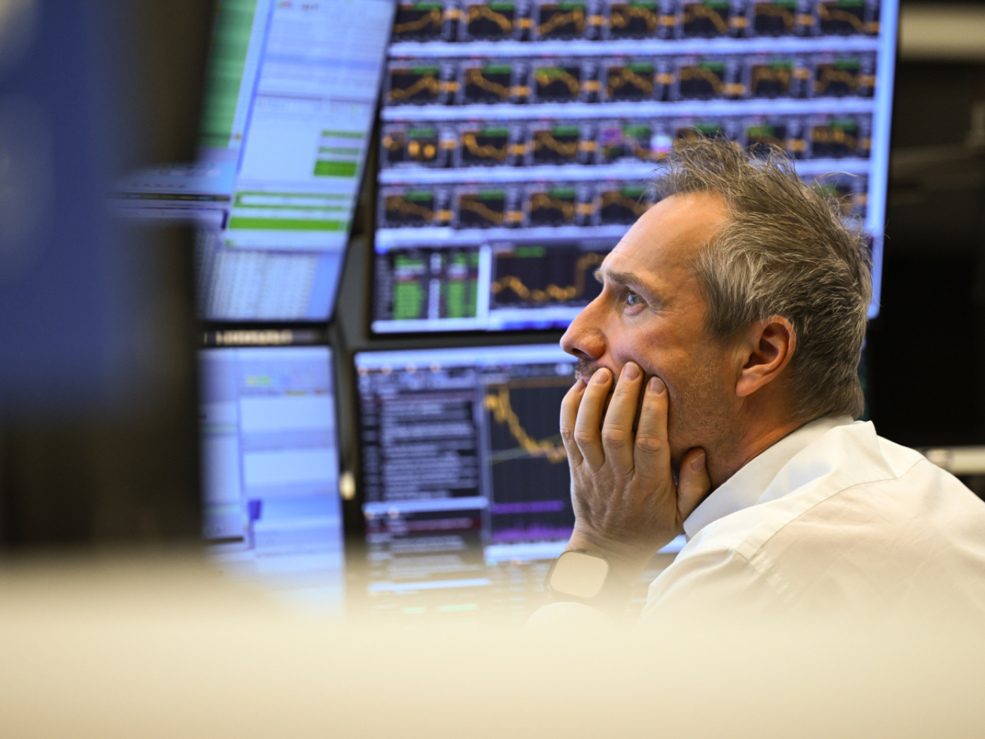 Swiss stock market takes slight tumble as war in Middle East escalates