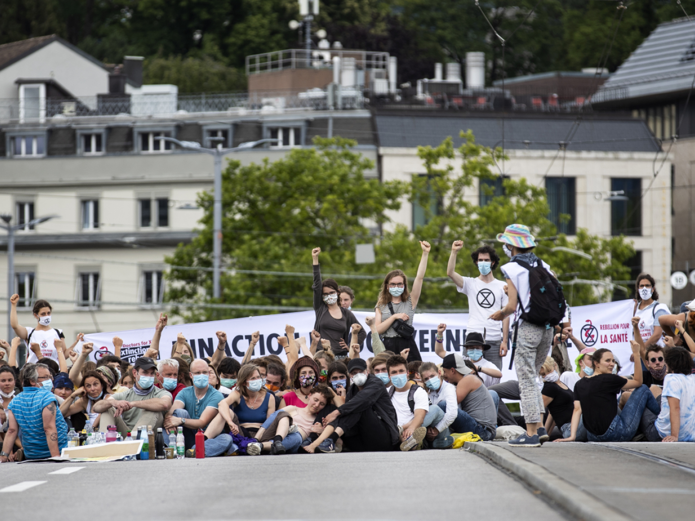 Federal Court sentences activists for Zurich bridge blockade