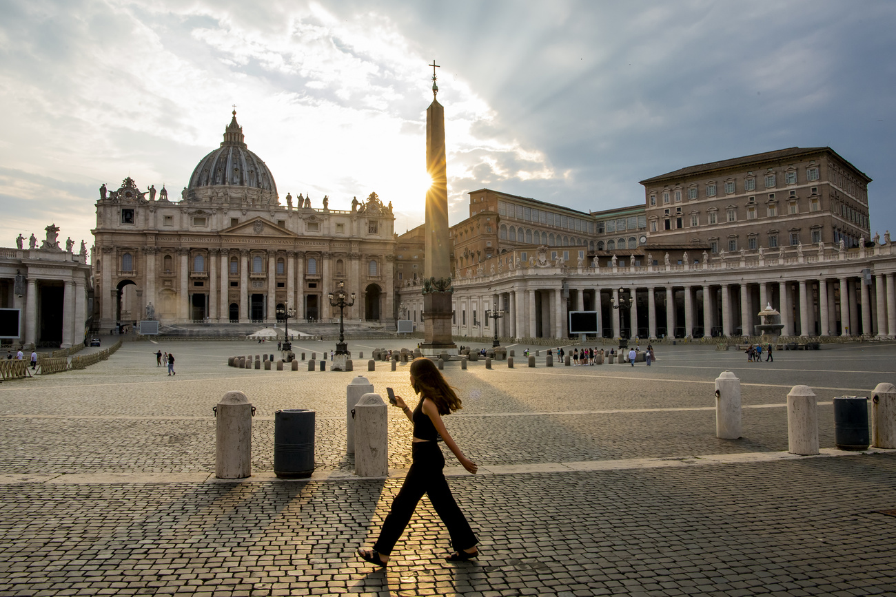 Une femme au Vatican