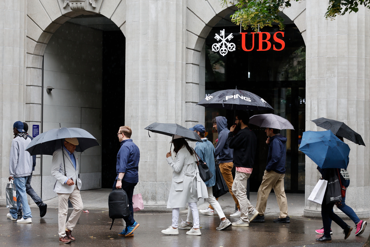 A Russian citizen who held funds in Switzerland linked to a global tax fraud case wired at least CHF6 million from his UBS accounts.