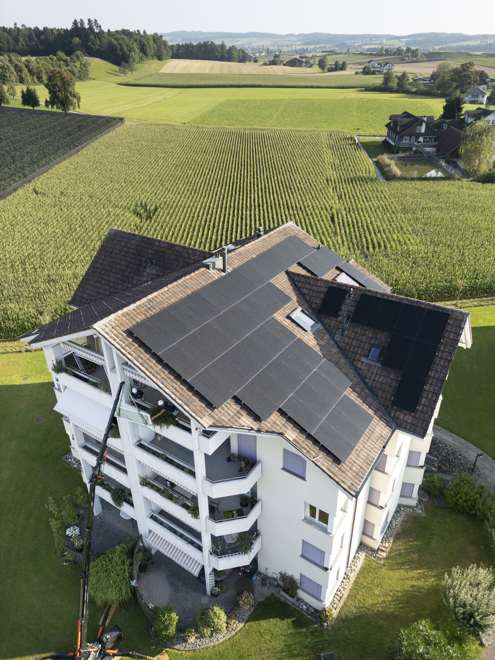 Ce qui fonctionne sur de nombreux toits semble plus difficile à mettre en œuvre le long des autoroutes.