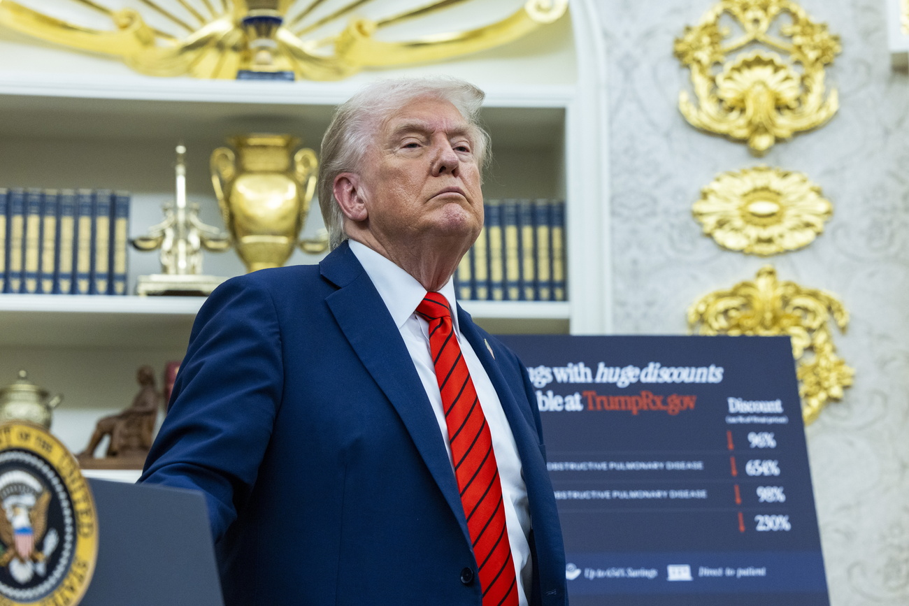 Trump in oval office