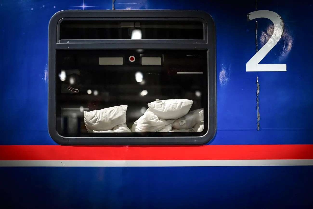 搭乘夜班火車既承載著懷舊情懷，也能反映對氣候議題的關注。