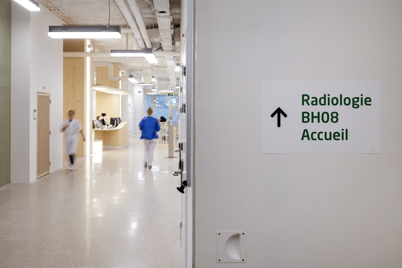 Access to a radiology department at the Lausanne University Hospital in Vaud.