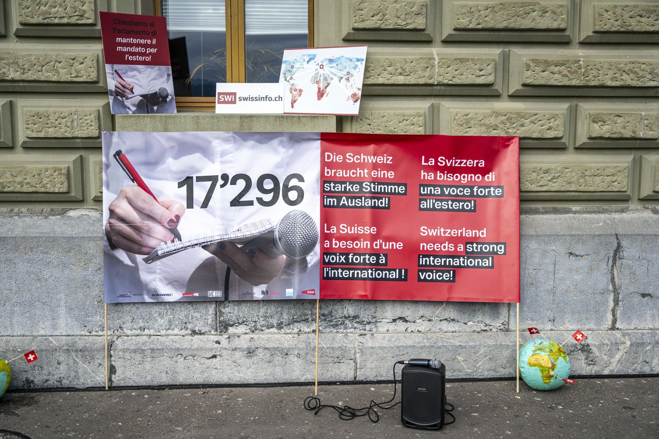 A petition with more than 17,000 signatures was submitted to Parliament calling for Swiss Broadcasting Corporation (SBC) to maintain its foreign mandate.