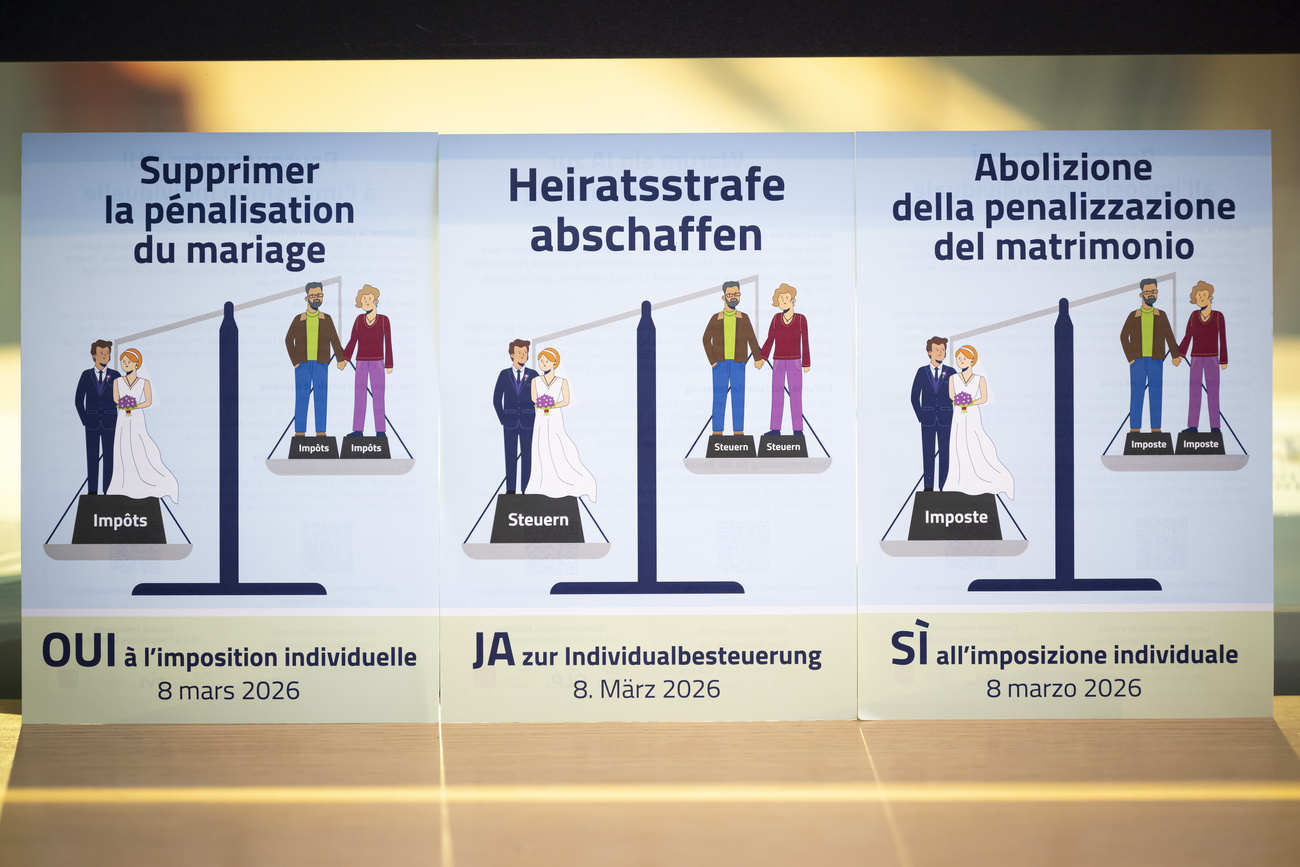 Manifesti a favore dell'imposizione individuale.