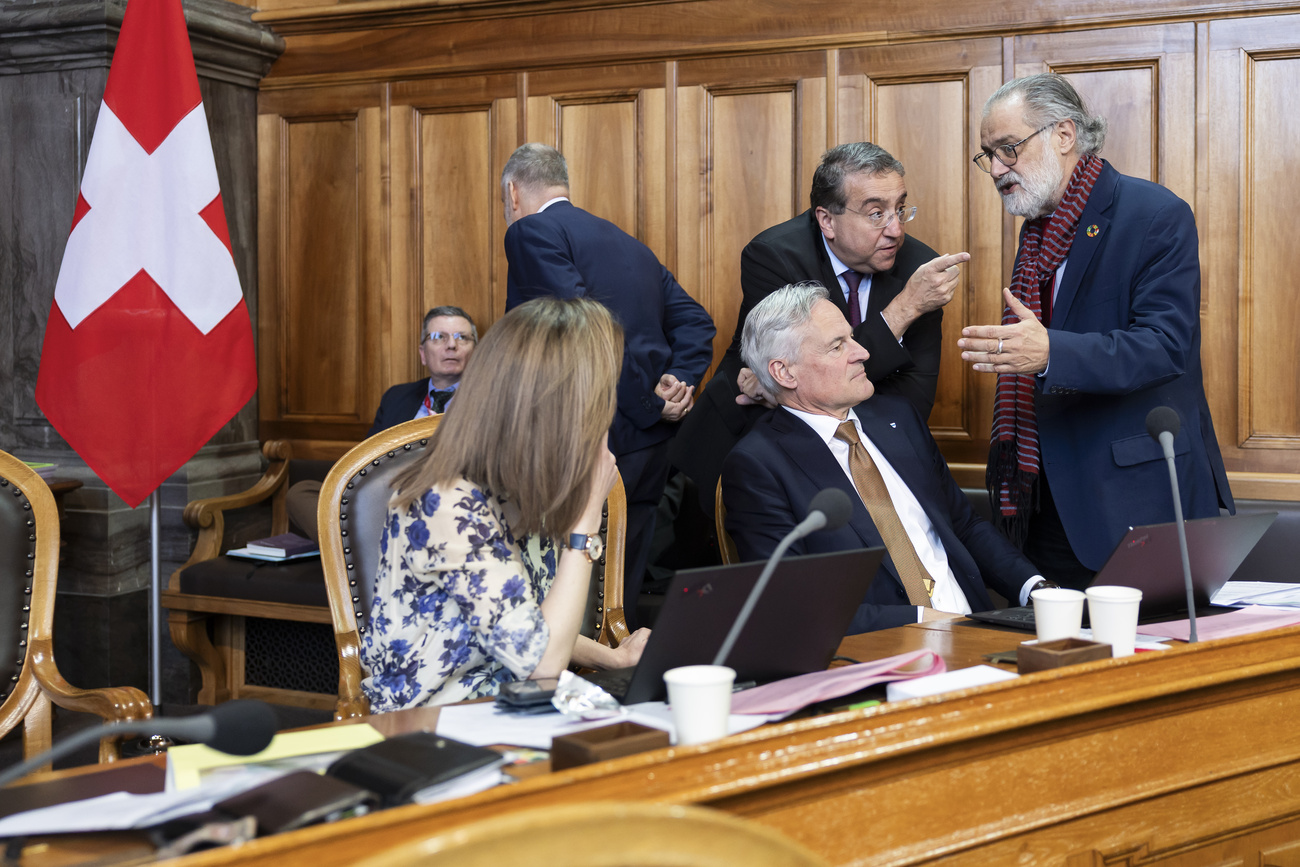 I membri del Parlamento dibattono sull'iniziativa sulla neutralità nel corso della sessione primaverile.