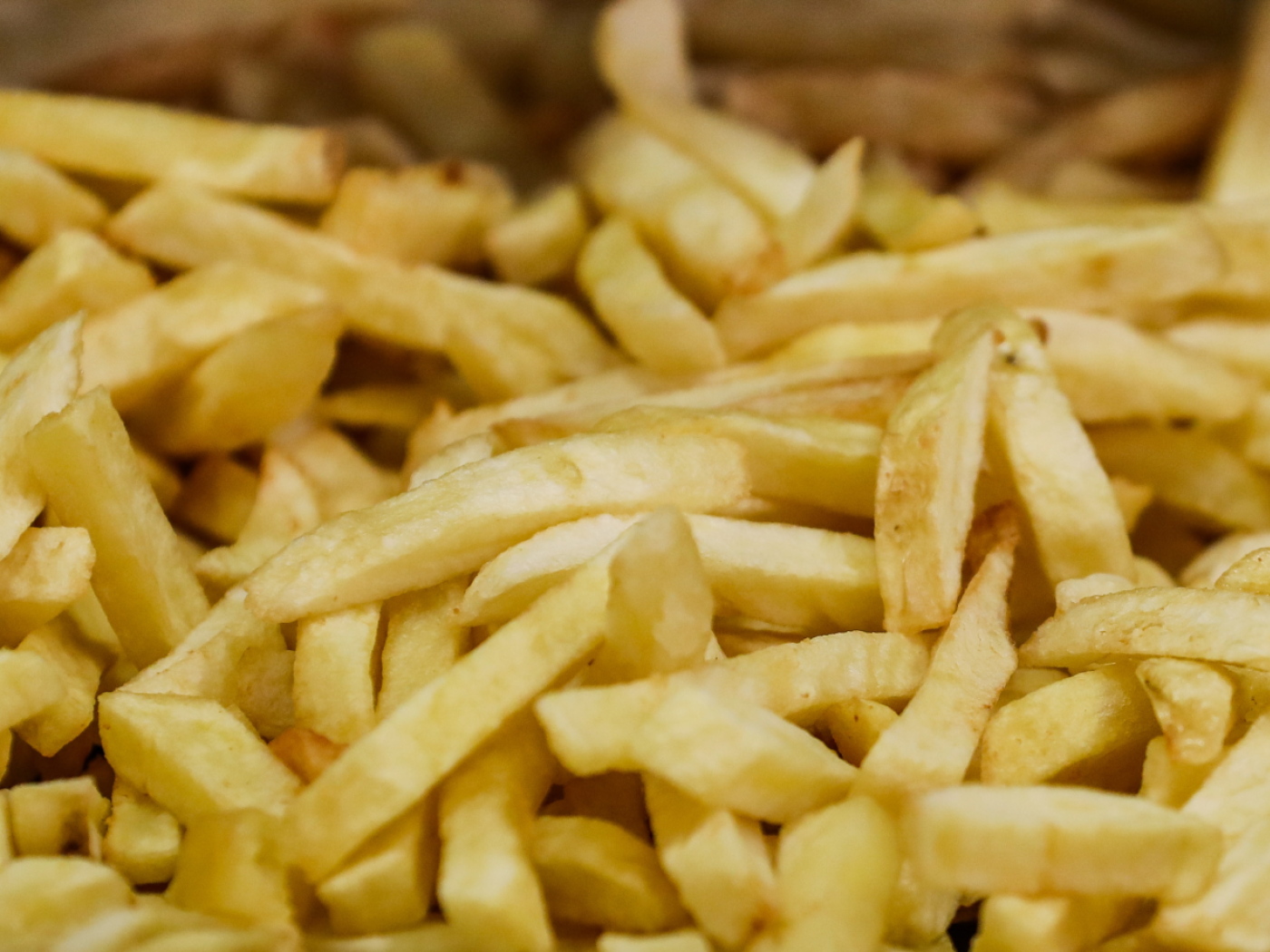 Plusieurs tonnes de chips et de poulet saisies par les douanes suisses