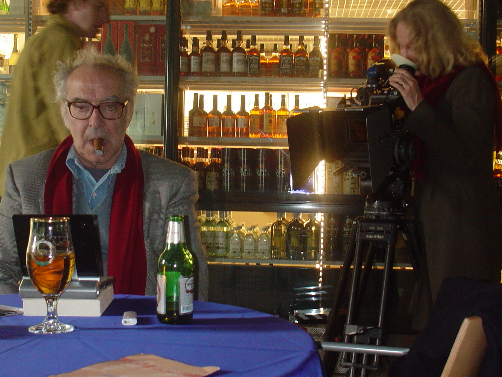 filmaufnahmen in einem restaurant