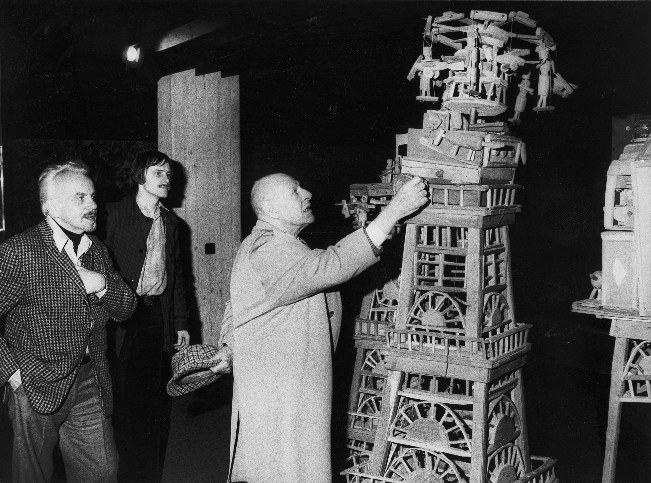 Jean Dubuffet (right) with art historian Michel Thévoz (centre) and artist Slavko Kopac during a visit to the Collection de l’Art Brut in February 1976.