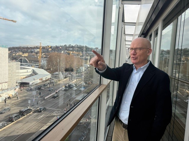 Ralph Bross blickt in die Weite.