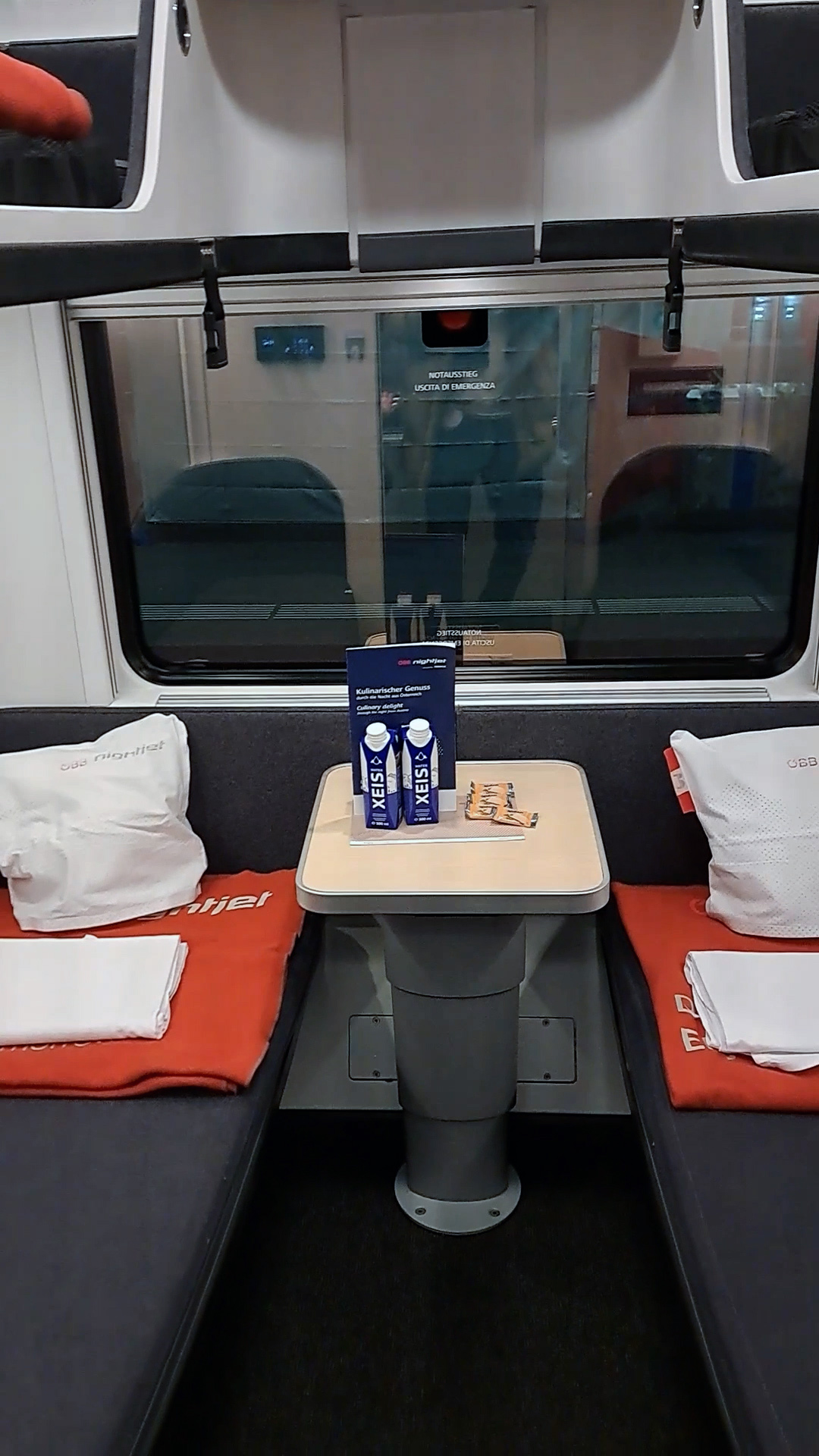 ハンブルク行きの夜行列車の中で