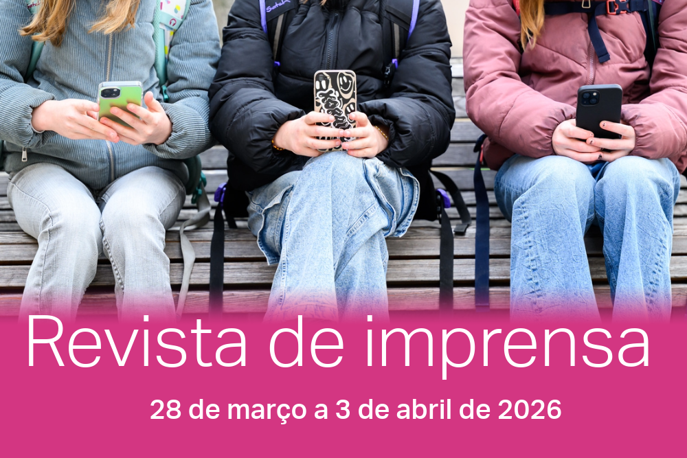 Crianças com celulares