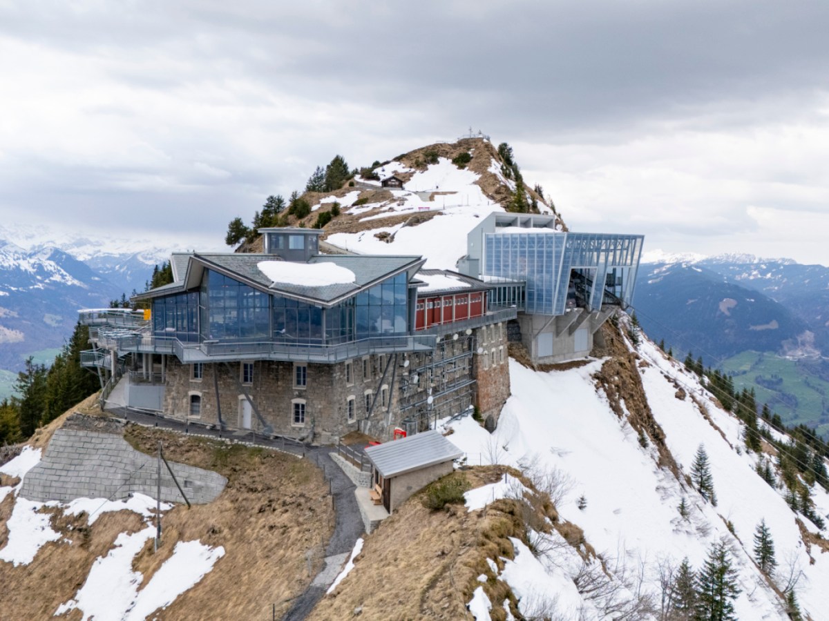 Swiss mountain top revolving restaurant to be replaced Swiss mountain top revolving restaurant to be replaced