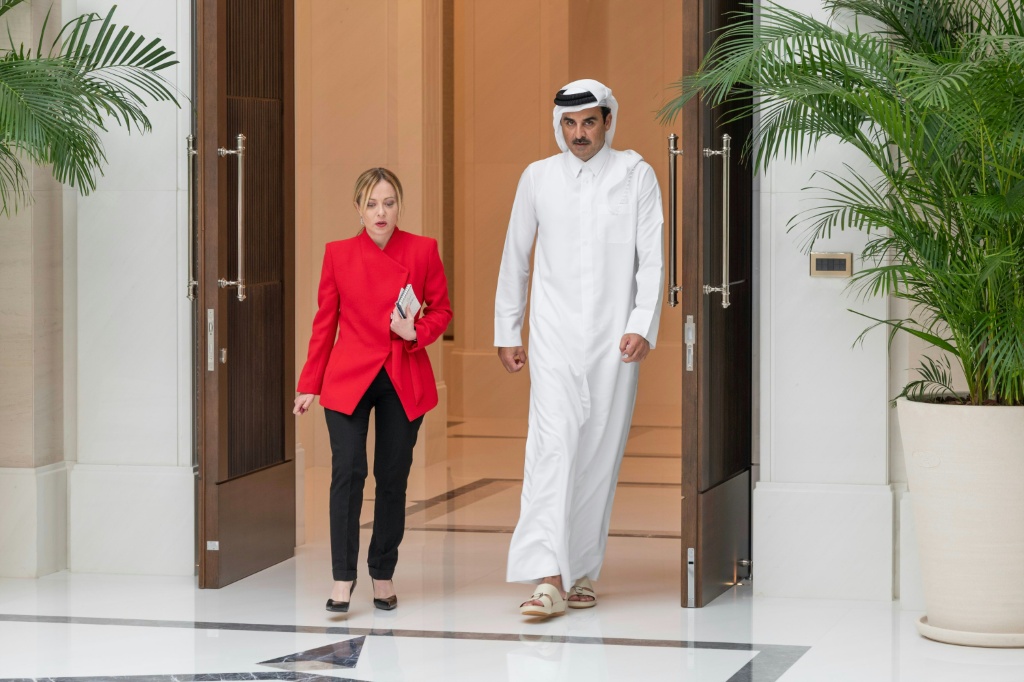 ميلوني تناقش أزمة الطاقة مع أمير قطر في الدوحة