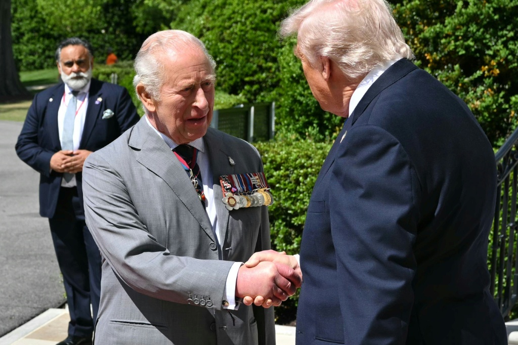 Trump elogia a Carlos III como "el más grande de los reyes" al concluir visita de Estado - SWI swissinfo.ch