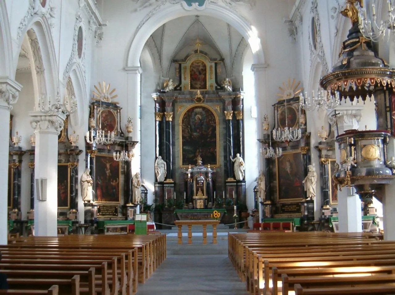 Heute gibt es Bänke in der Badener Stadtkirche, an der Disputation mussten die Zuhörer mehrheitlich stehen.