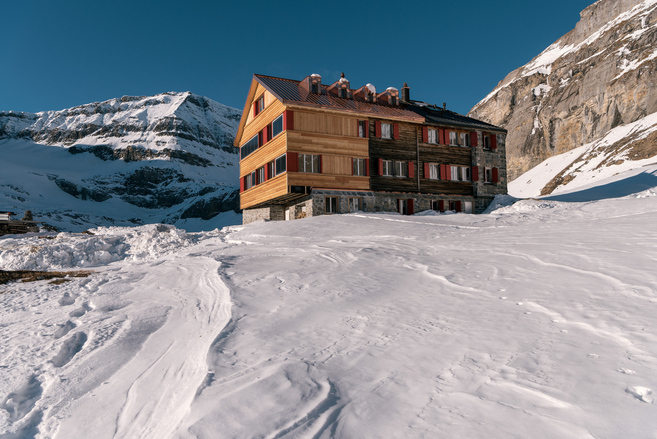With 10,053 overnight stays, the Lämmerenhütte on the Gemmi Pass in canton Valais was the most popular SAC hut in 2025.