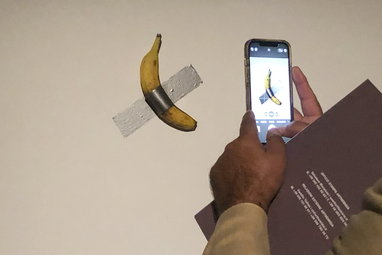 banana su un muro