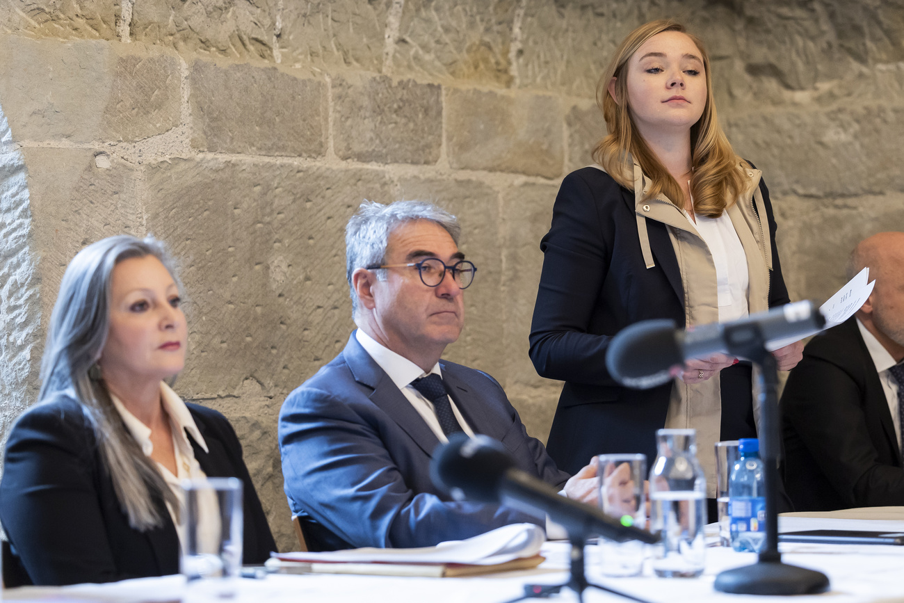 Si percepiscono relazioni tese tra Valérie Dittli (a destra) e i suoi colleghi del Consiglio di Stato vodese, qui Nuria Gorrite e Frédéric Borloz.