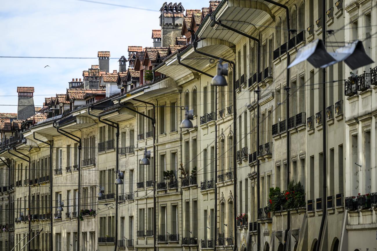 fila di case nella città vecchia di berna