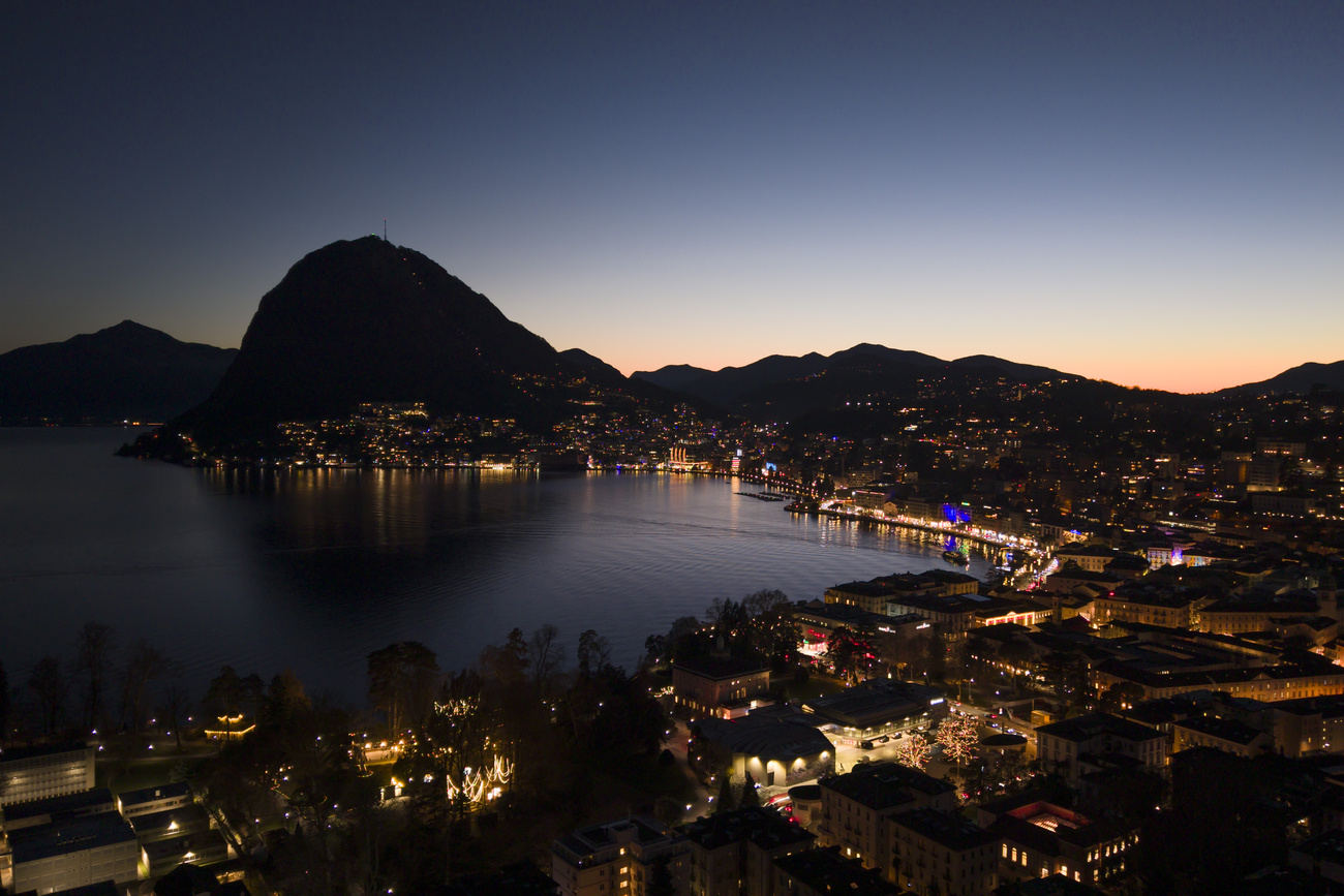 Vista serale su Lugano
