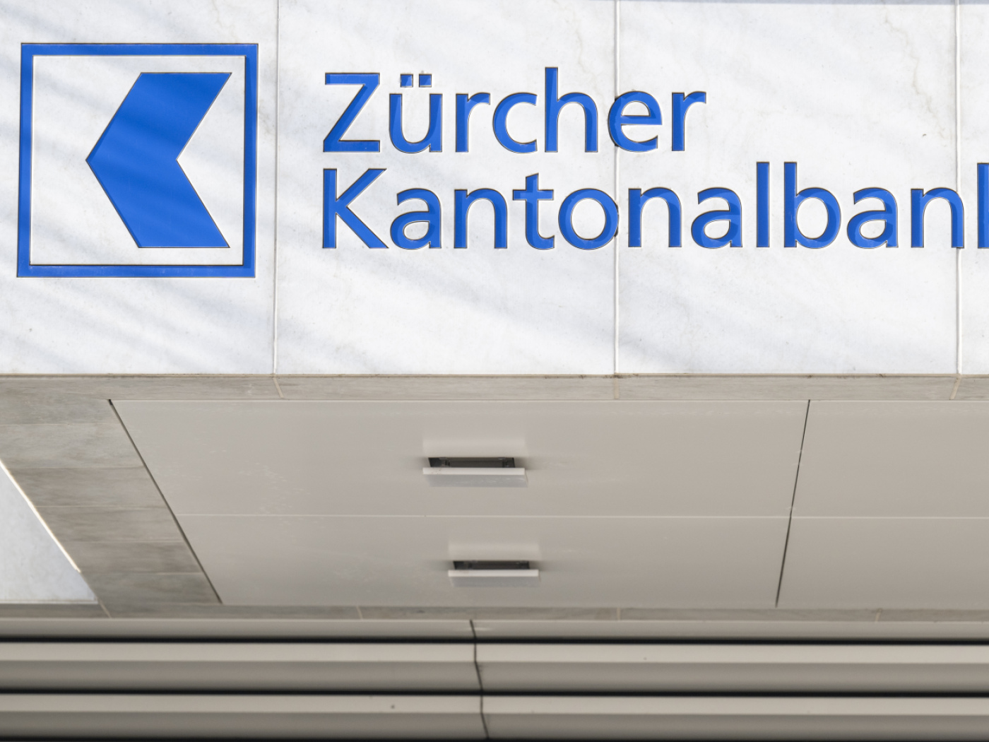 Trio on trial for attempted extortion of ZKB