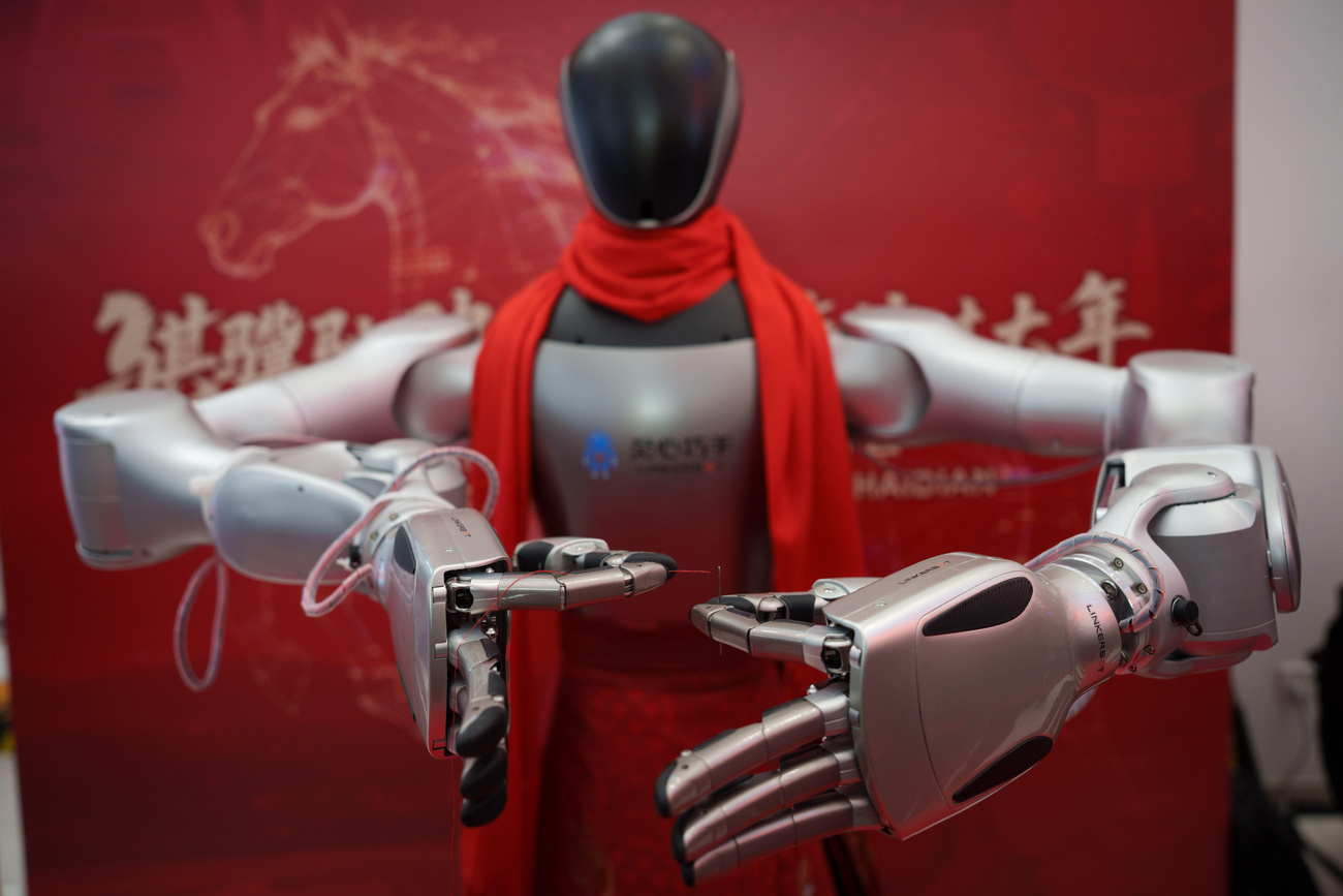 中国着力研发和普及人形机器人。