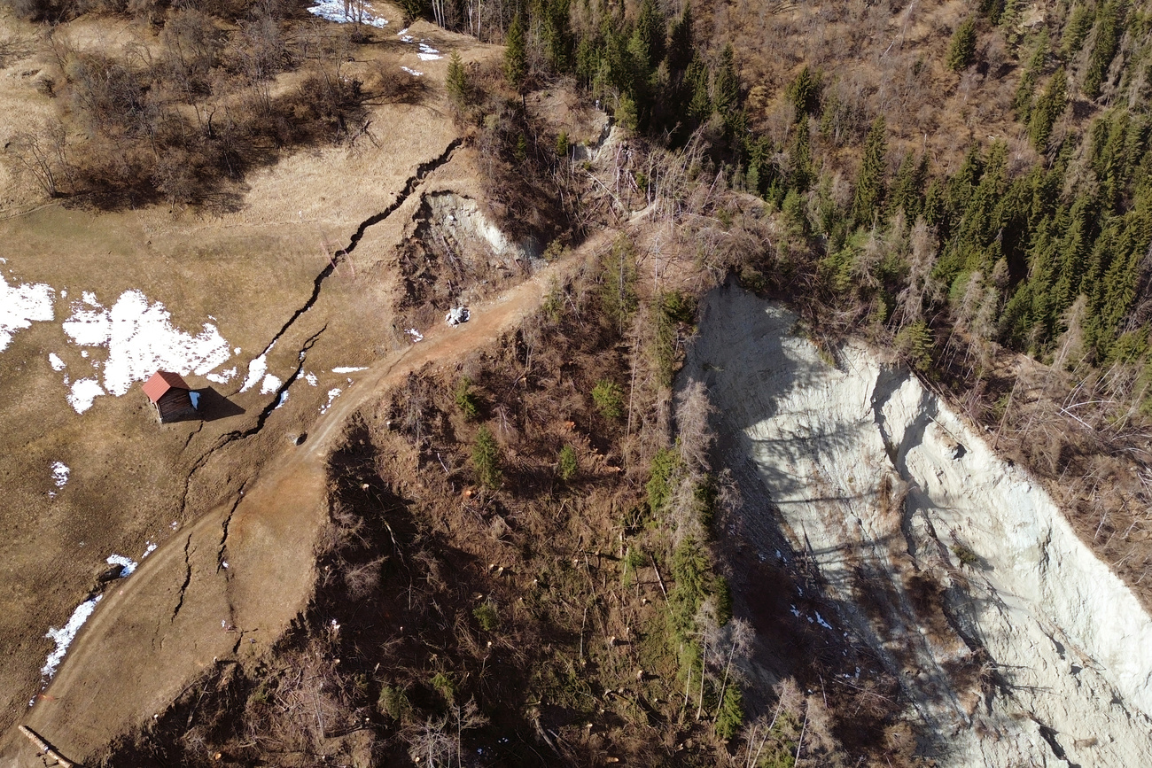 La frattura principale del Fios nella Val d'Anniviers misura ora 250 metri di lunghezza e da 80 centimetri a 1 metro di larghezza.