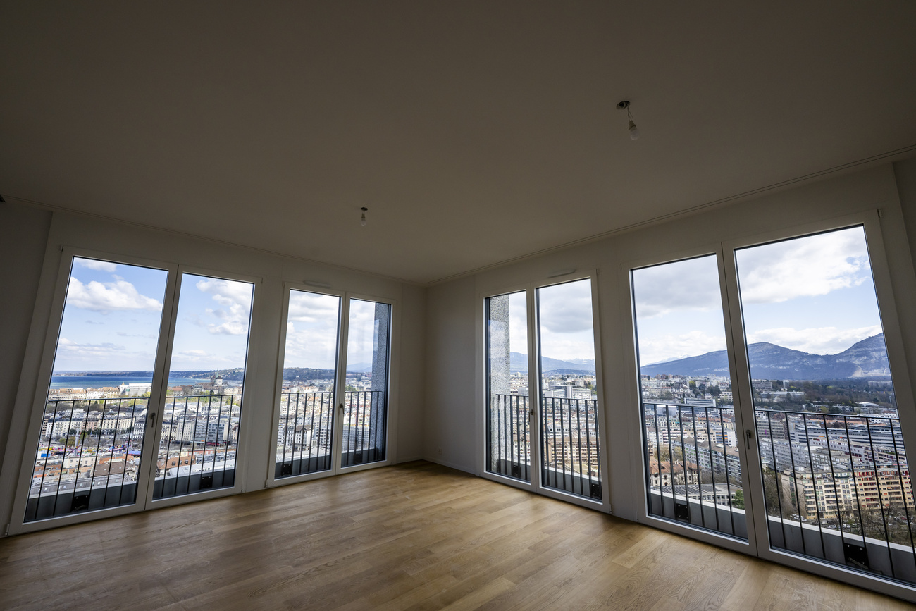 Un appartamento vuoto con vista sul Lago Lemano.