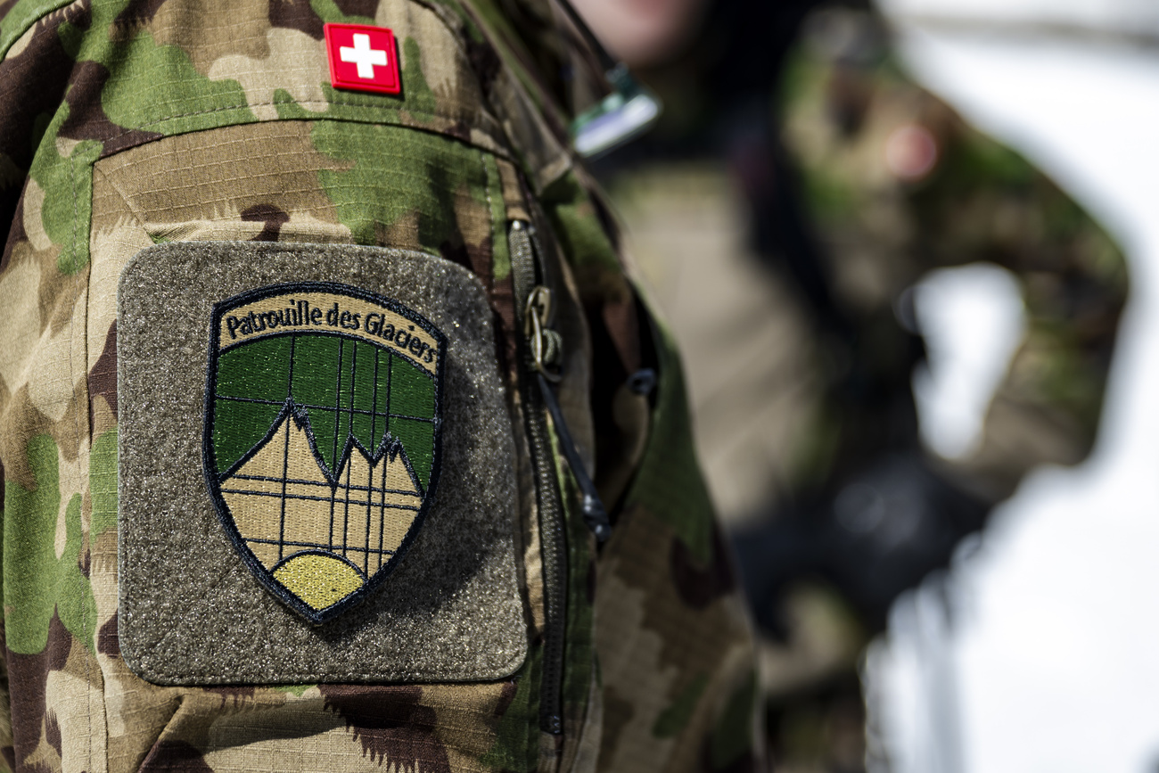 logo patroulle des glaciers sulla manica di un militare