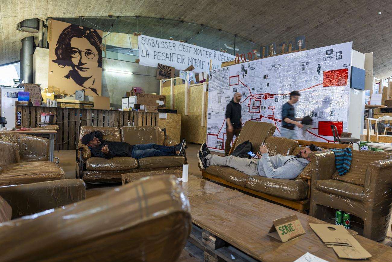 un'installazione percorribile in onore della filosofa francese Simone Weil.