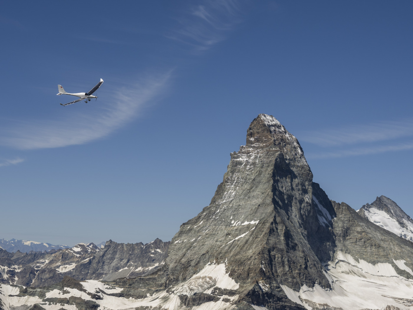 Pesci d'aprile: chips alla torta di noci, drone anti-nuvole