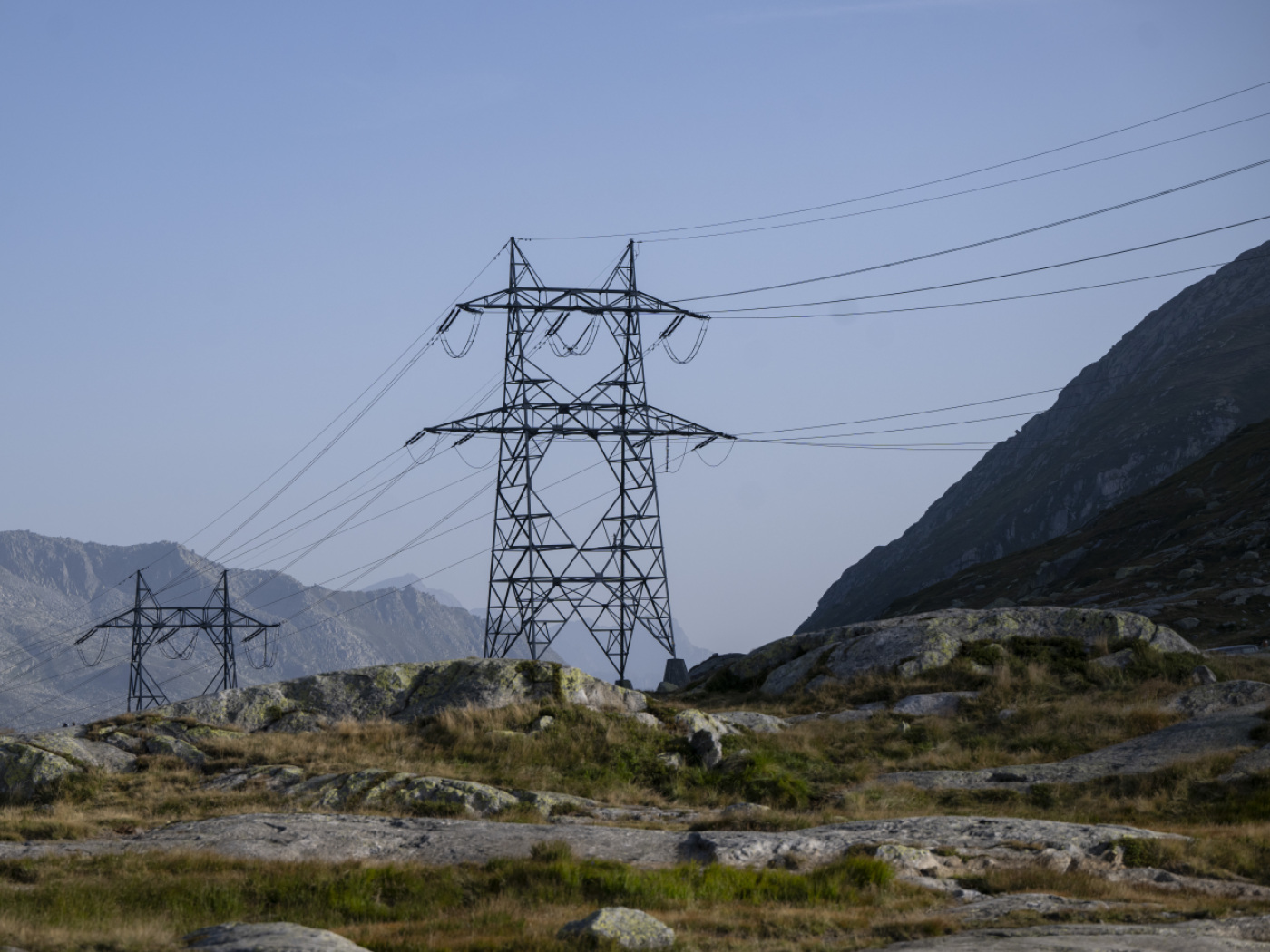 Swissgrid reports lower profit in 2025 and invests in grids