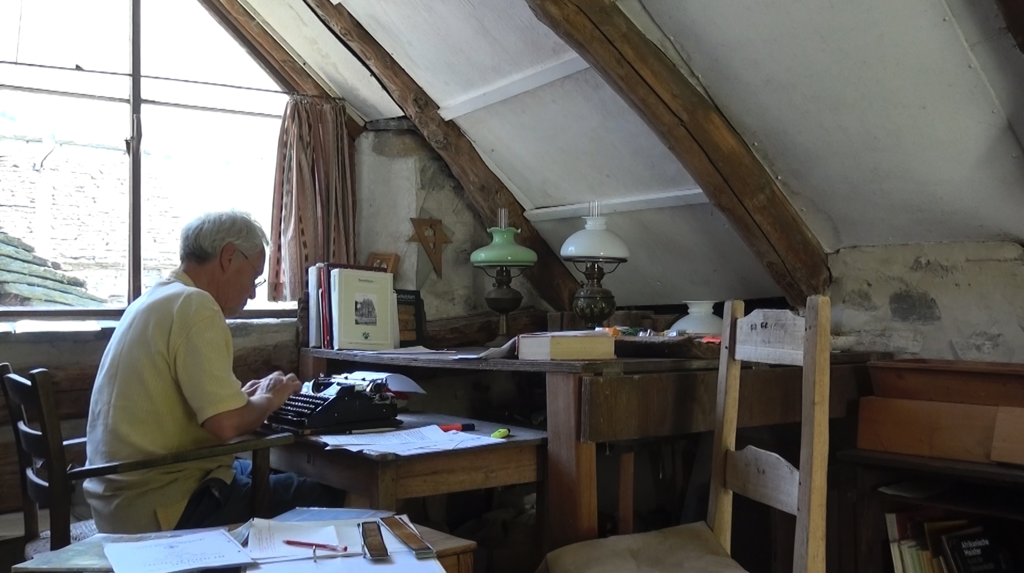 Eberhard Fischer sitting at the typesetting desk