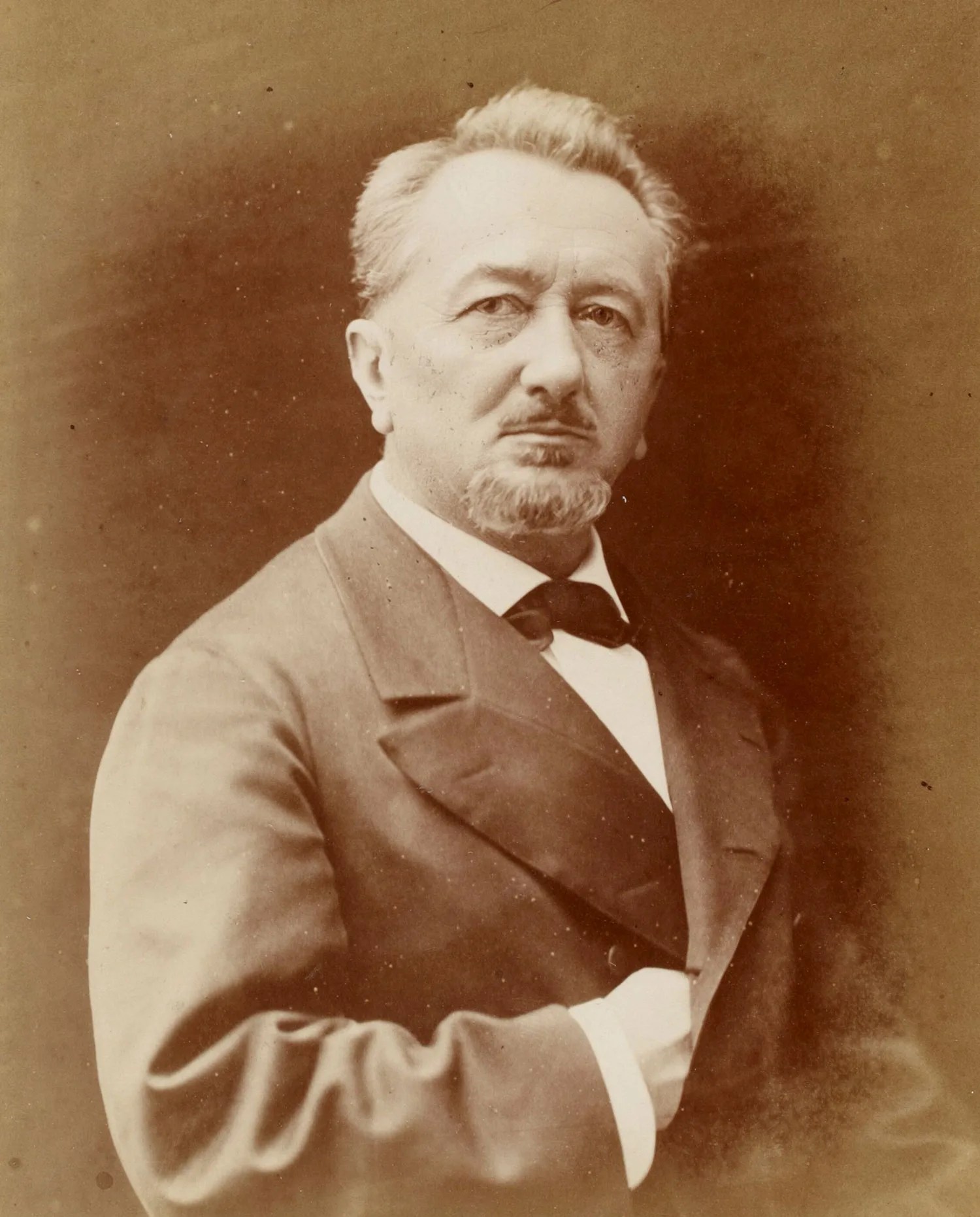 Ein Mann im Anzug (historisch)