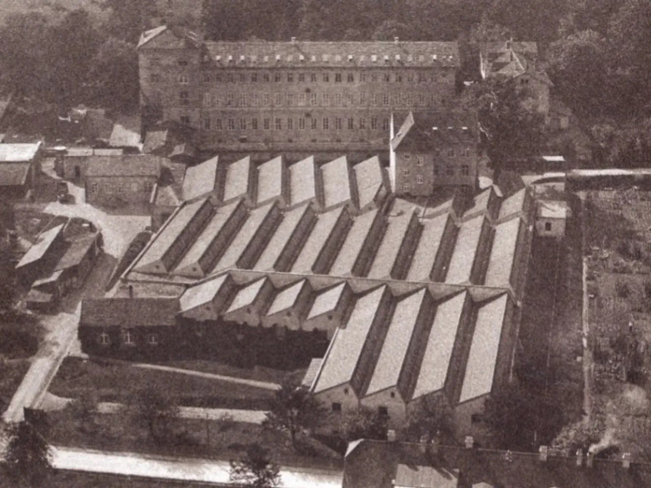 La ville de Bâle comptait également des usines de rubans de soie. Voici une photo datant de 1924 de l'usine de rubans de soie De Bary et Cie. L'usine a fermé ses portes en 1960.