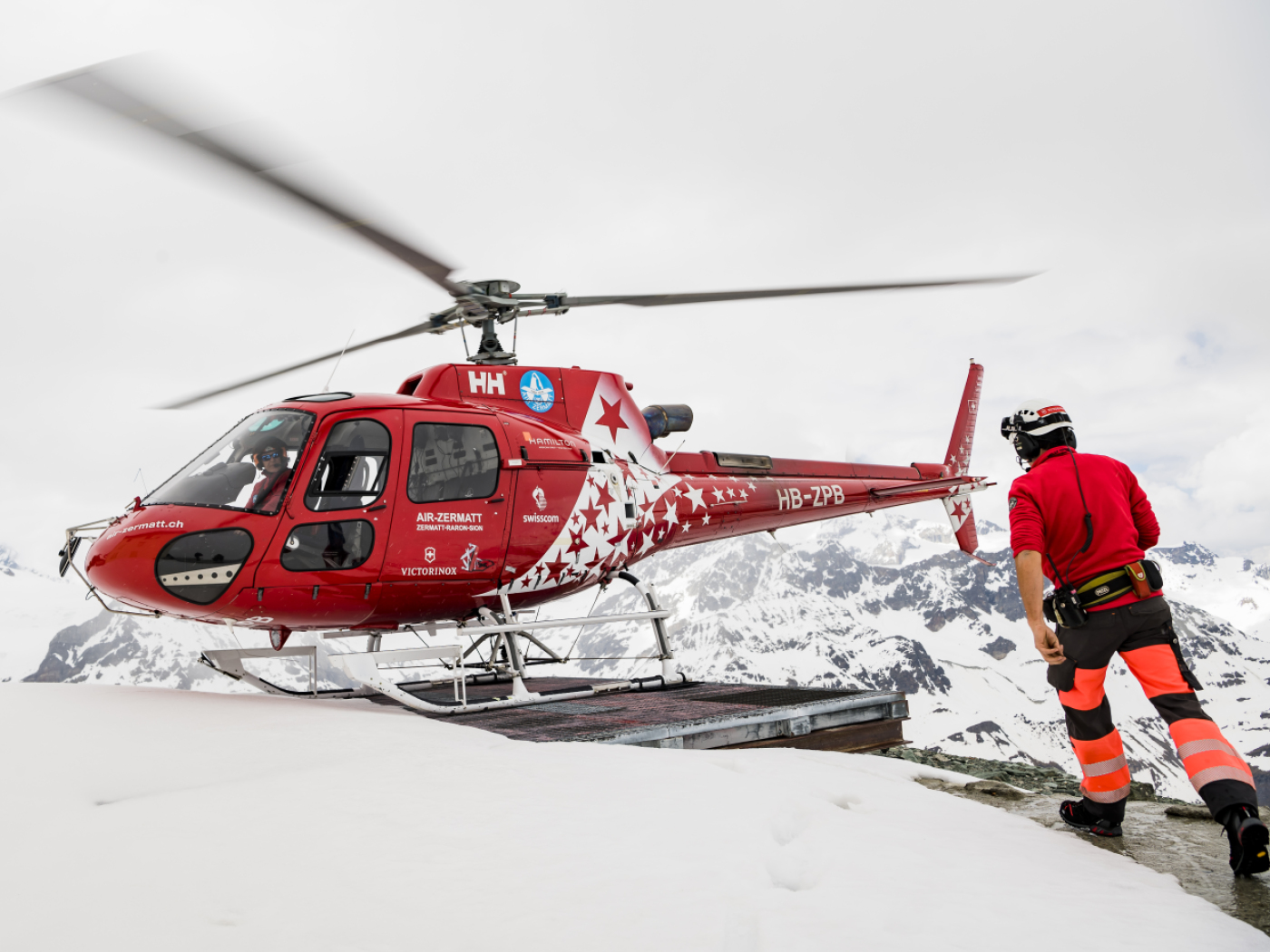 Beautiful Easter weather keeps Swiss rescue helicopters busy