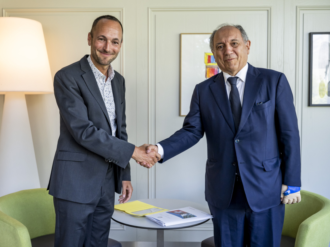 Valais President Mathias Reynard met Italy's ambassador Gian Lorenzo Cornado, in Martigny, canton Valais, on Friday.