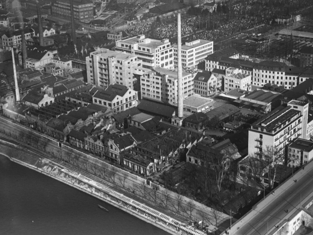 L'industrie bâloise a profité de l'essor des rubans de soie provenant de la région de Bâle. Des entreprises telles que Ciba (sur la photo) fabriquaient des colorants pour la soie.
