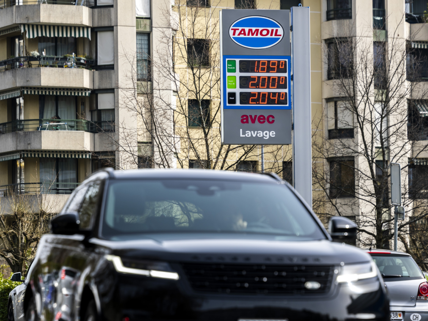 pannello indicante prezzi benzina