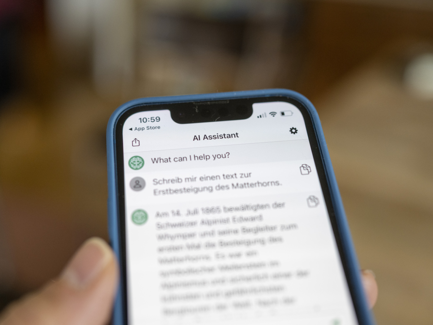 schermata smartphone con conversazione con un chatbot