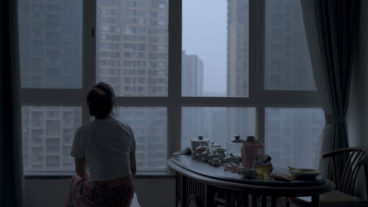 Yue Ran’s great achievement is that she has managed to condense and interweave several complex themes into a short documentary film.