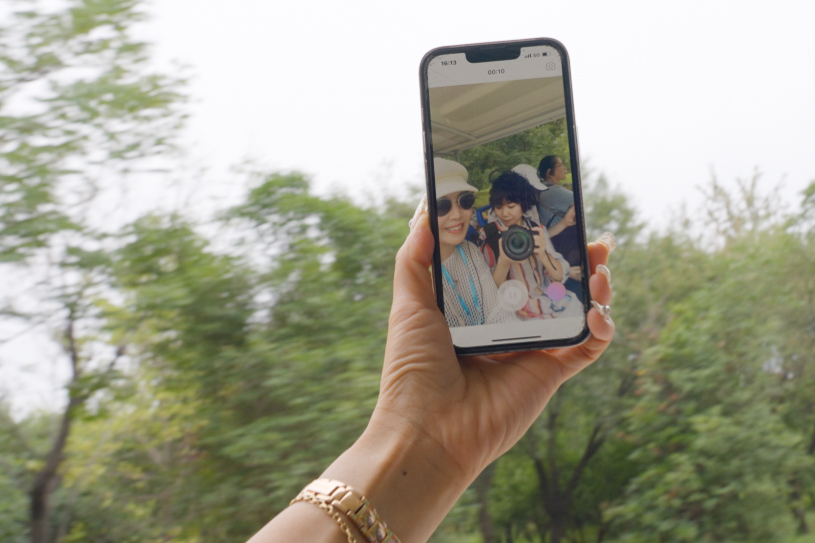 A queer filmmaker in Switzerland captures the divide on her visit home to China A queer filmmaker in Switzerland captures the divide on her visit home to China