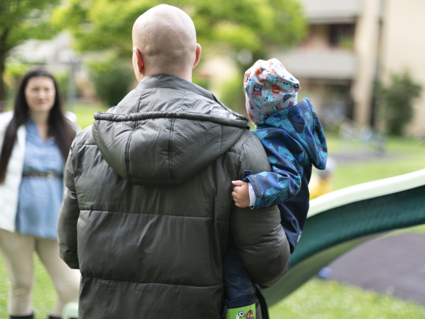 bambino in braccio al papà