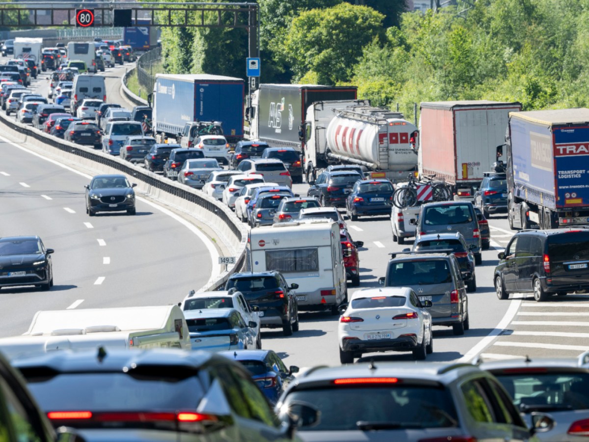 Traffic jam at Gotthard tunnel hits 20km Traffic jam at Gotthard tunnel hits 20km
