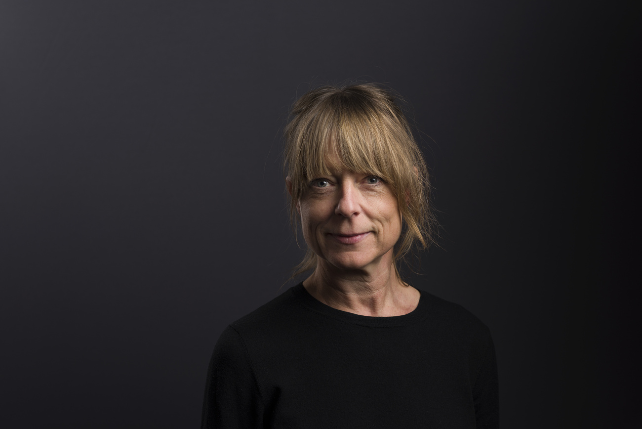 Born in 1971 in Zurich, Jacqueline Zünd studied London International Film School. Her documentary "Goodnight Nobody" (2010) won numerous awards, including the prize for Best Debut Film at Visions du Réel Nyon and an honourable mention at DOK Leipzig. "Almost There" (2016) won the award for Best Editing at the 2018 Swiss Film Awards. Her feature film debut DON’T LET THE SUN (2025) had its world premiere in Locarno in the Cineasti del presente competition, where it won a Pardo for Best Performance. Zünd is a member of the Swiss and European Film Academies and works as a lecturer at the Zurich University of the Arts (ZHdK).