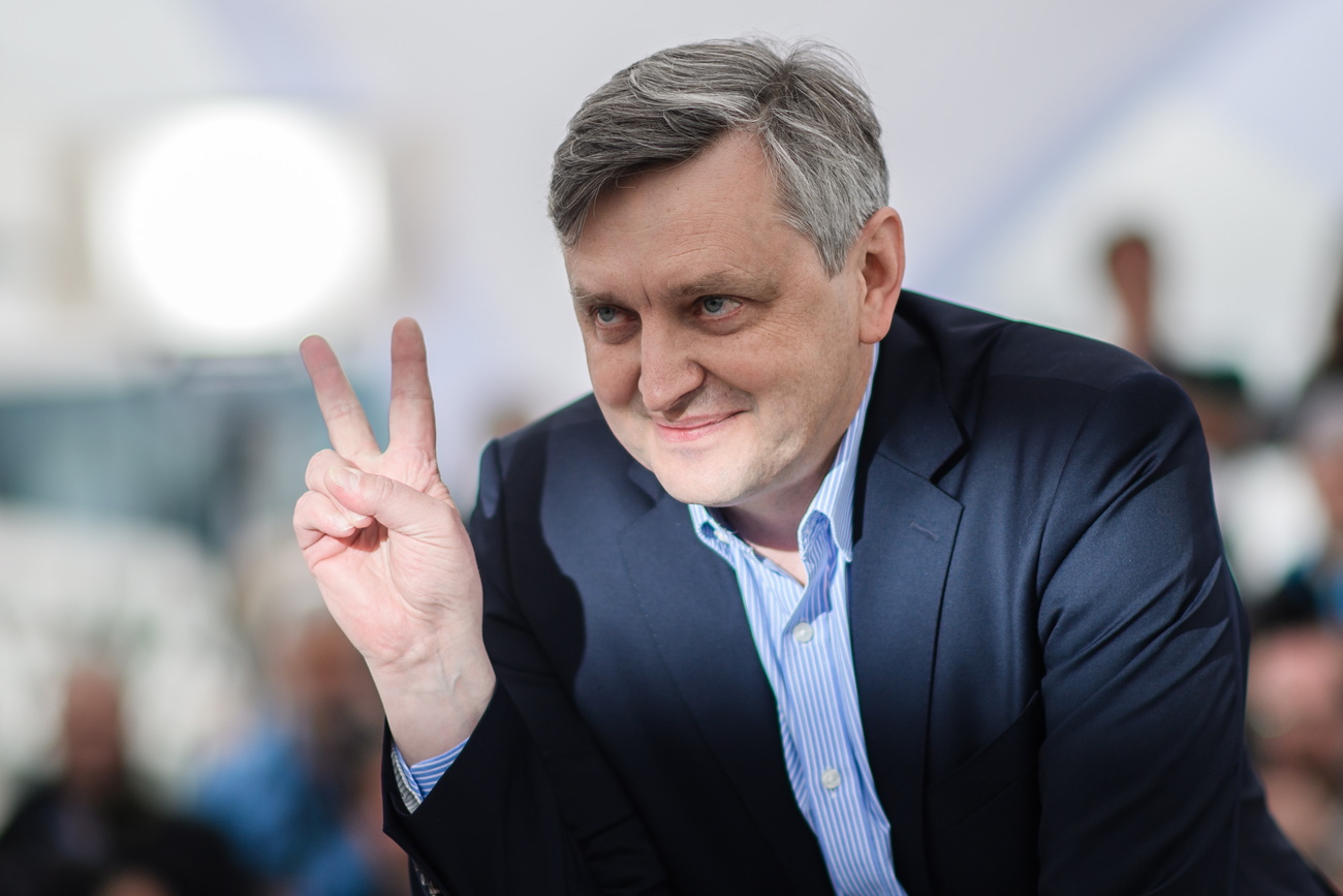 Украинский режиссёр Сергей Лозница позирует во время фотосессии, посвящённой фильму «Донбасс», на 71-м Каннском кинофестивале в Каннах, Франция, 9 мая 2018 года.
