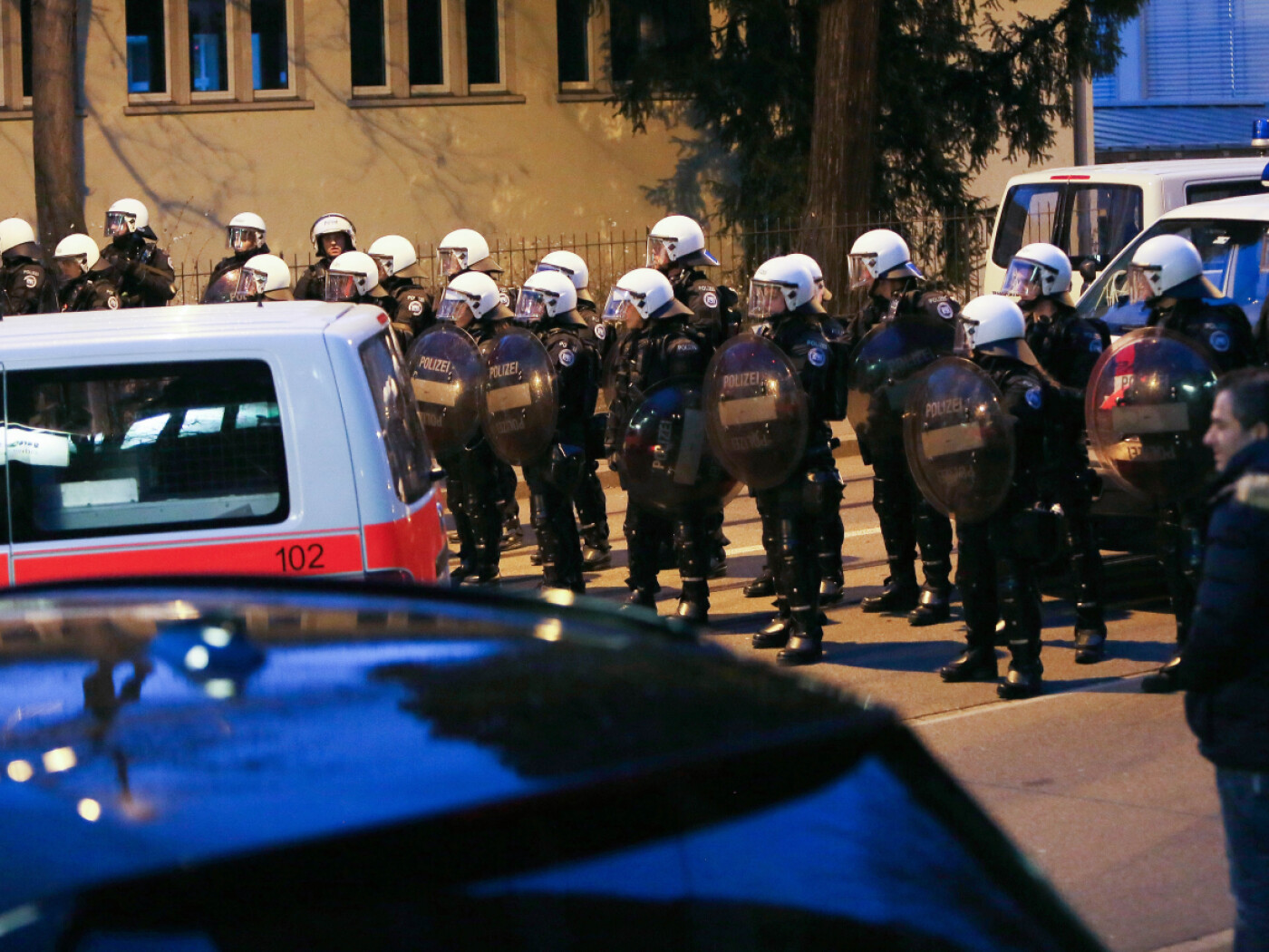 Police officer injured during riots in Zurich Police officer injured during riots in Zurich