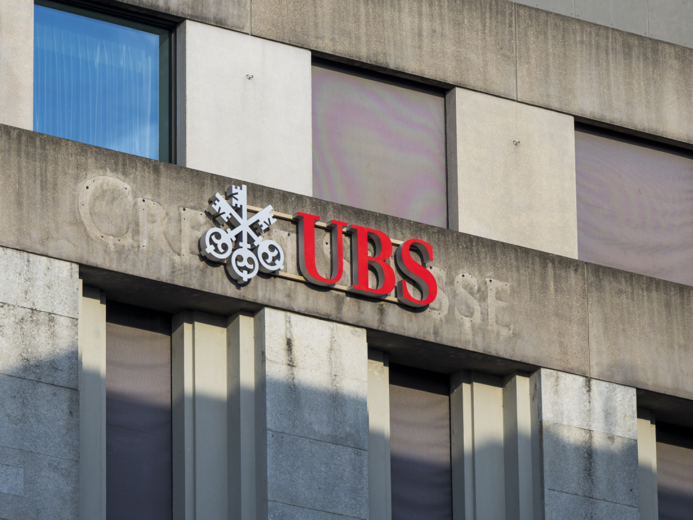 UBS cuts hundreds of jobs in last phase of reductions, Bloomberg